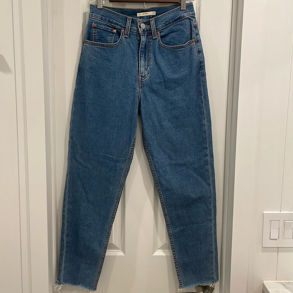 Levi’s Mom Jean size 27
